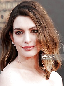 Anne Hathaway Alice Premiere