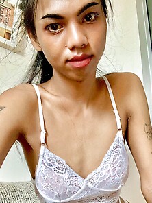 Ladyboy Naomi