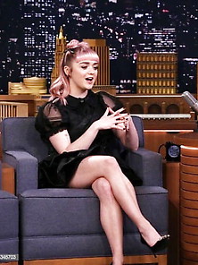 Maisie Williams Late Show (4-1-19)