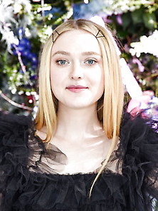 Dakota Fanning Rodarte Fw-19 Runway Show