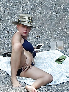 Katy Perry Yummy Body