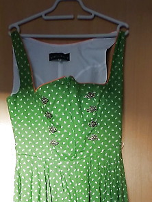 Piss-Dirndl