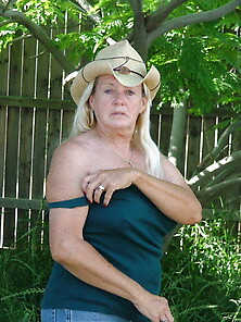 Mature Adonna From United States Set 63