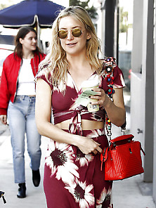 Kate Hudson Coffee And Braless =fantastic