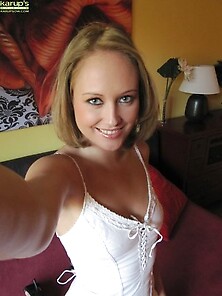 Amateur Hot Blonde Mom