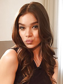 Hailee Steinfeld Kika