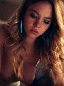 Sydney Sweeney Topless