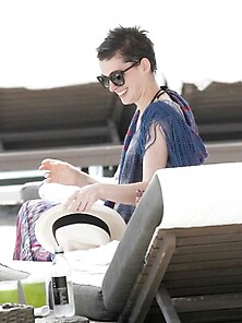 Anne Hathaway's Sexy Beach Bikini Candids