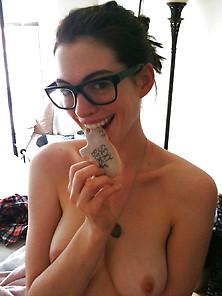 Anne Hathaway Nudes