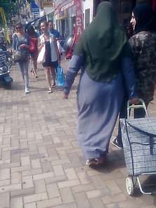 Candid Bigass Hijabi