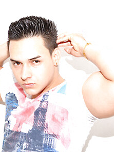 Latin Gay Kenai Live