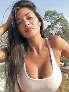 Nicole Scherzinger - Amazing Cleavage