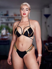 Super Hot Voluptuous Fashion Model