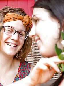 Nerdy Girl Gives Friend Flower And It's So Sweet Of Her That Des