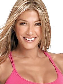 Catherine Fulop Solicita Un Tratamiento Facial De Leche