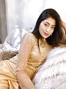 Pretty Bengali Babe Moonzarin From Houston