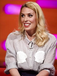 Sara Pascoe