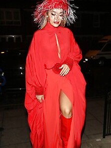 Rita Ora Sideboob