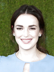 Elizabeth Henstridge Veuve Cliquot Polo Classic 10-14-17