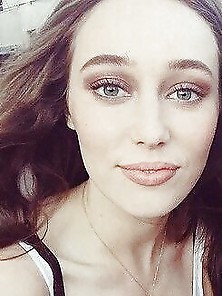 Alycia Debnam-Carey Is Beautiful