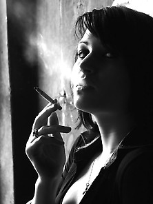 Beautiful Smoking Women - B&w