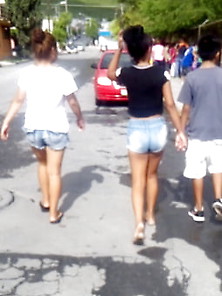 Morrita Flakita Nalgona En Minishort En Calles De Monterrey