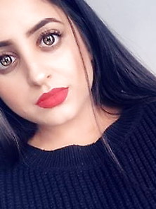 Beautiful Pakistani Woman Sam