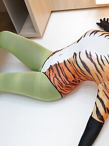 Solo Hottie Loves Posing In Her Tight Tiger Outfit And Green Tig