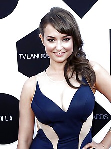 Lily (Milana Vayntrub)