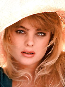 1989 - 07 -Erika Eleniak - Mkx