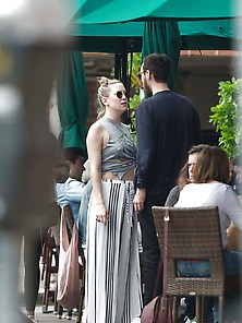 Kate Hudson Braless Lunch!