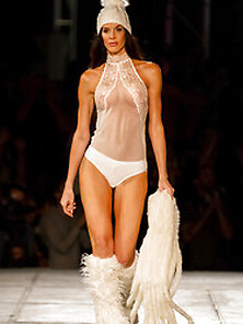 Marie-Pierre Loiselle Runway Sexy